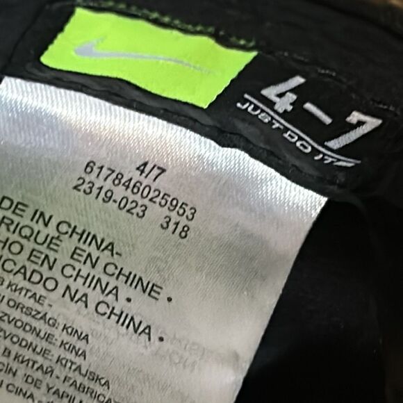 NEW Boys Nike Black Classic Hat with Iconic Swoosh - Picture 5 of 6